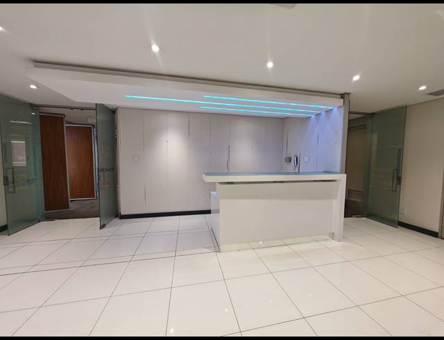 551M² OFFICE TO LET IN RANDJESPARK